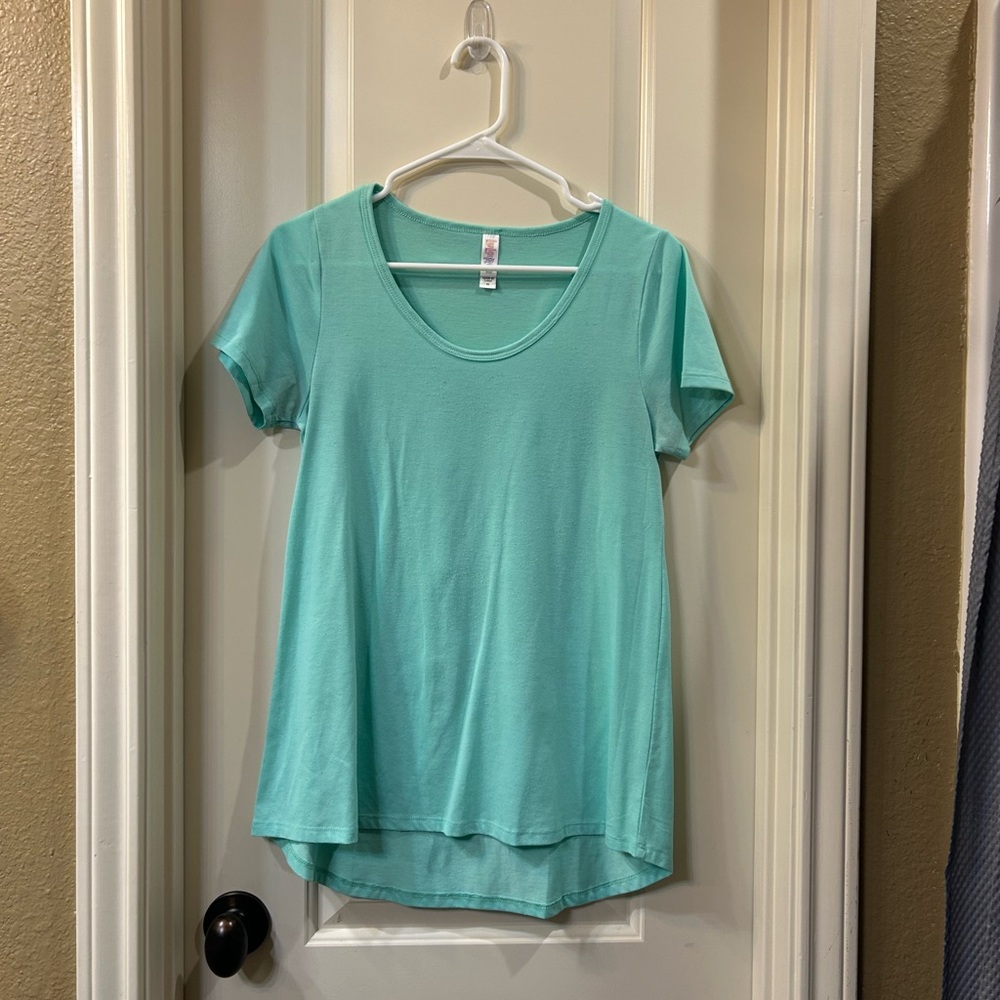 XS Mint Lularoe Classic T